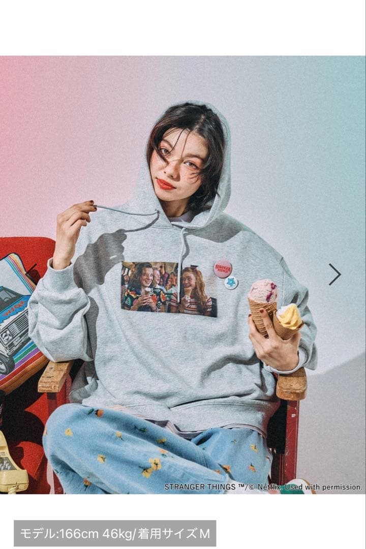 STRANGER THINGS ニコアンドコラボ 缶バッチ付きパーカー　Mサイズ