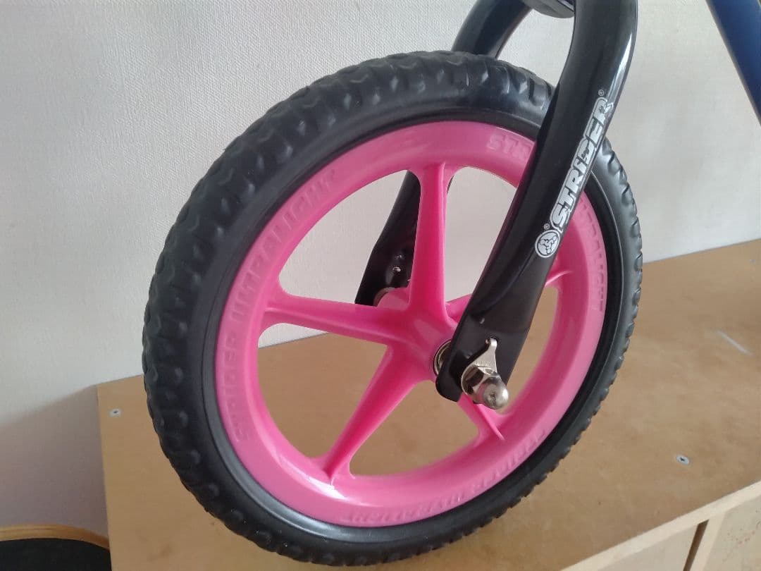 【室内保管】ストライダー スポーツ12インチ　ブルー×ピンク/STRIDER