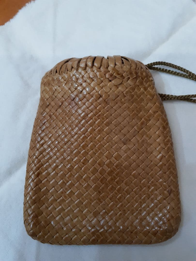 ヨーガンレール革製シルクコード小物入れ