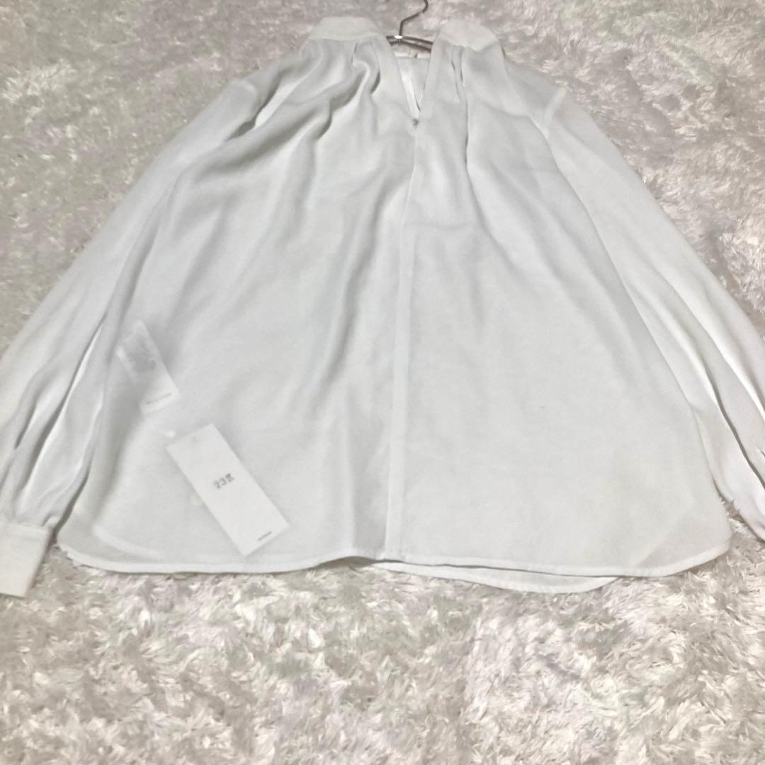 新品未使用タグ付　23区　バックサテンアムンゼン ボウタイ付き 2wayブラウス