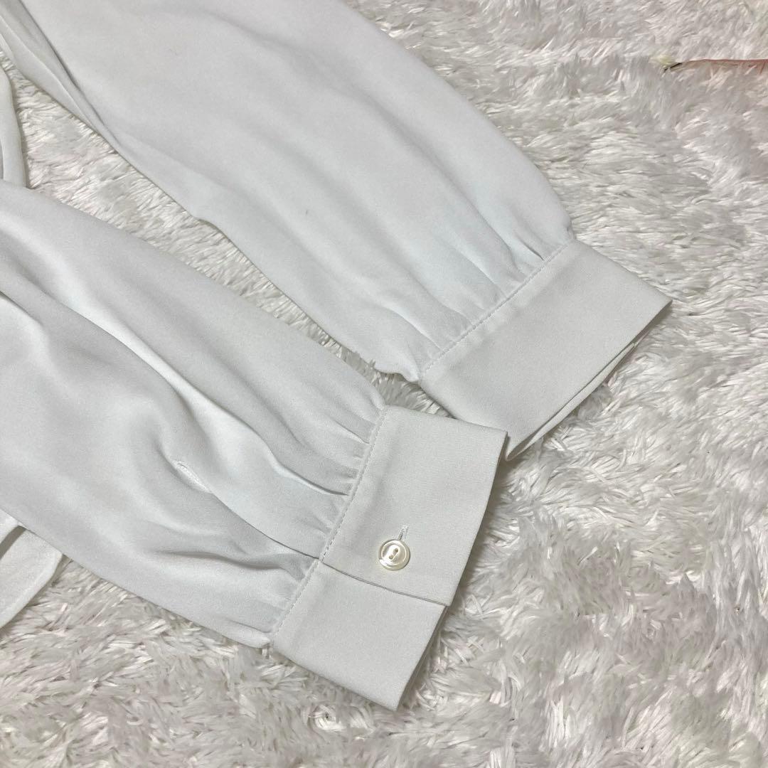 新品未使用タグ付　23区　バックサテンアムンゼン ボウタイ付き 2wayブラウス