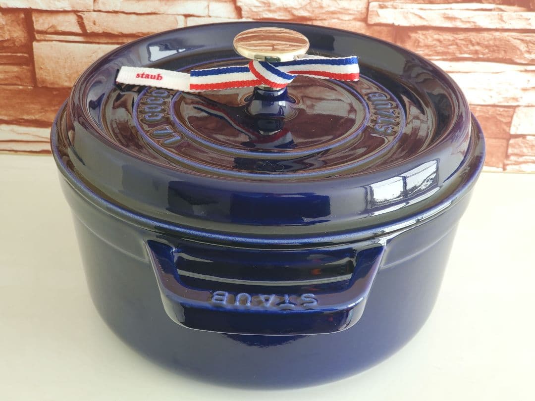 【美品】staub ピコ・ココット ラウンド 　22㎝　ストウブ