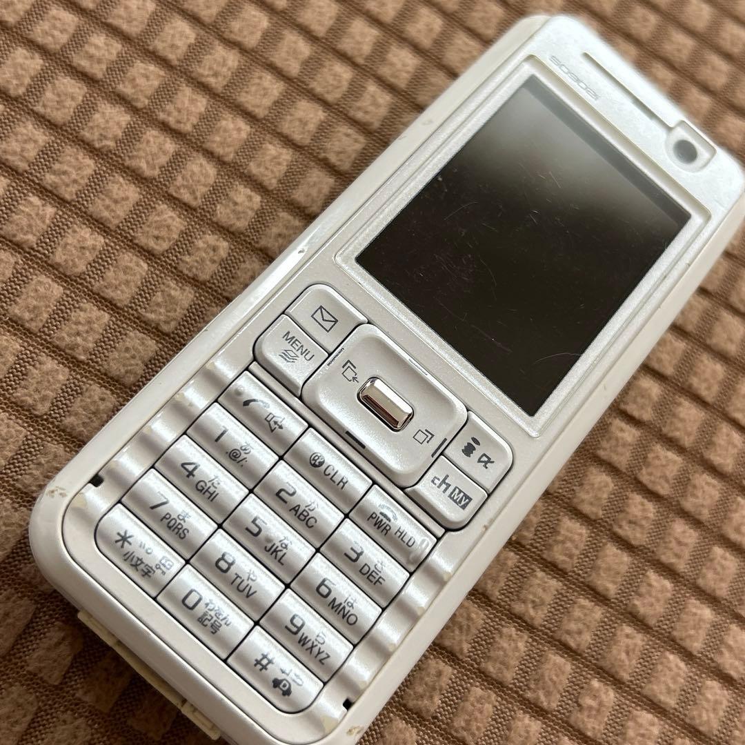 ドコモ SO902i ホワイト　携帯電話