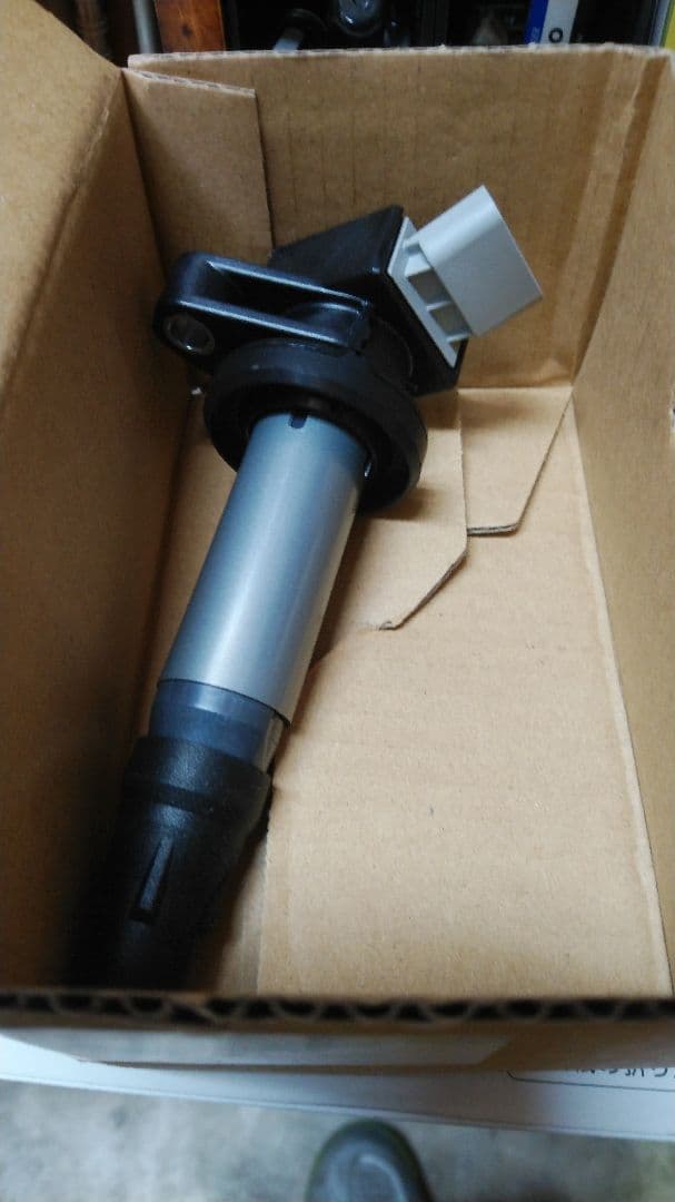 ダイハツ純正品　イグニッションコイル３本　プラグ３本　セット　新品