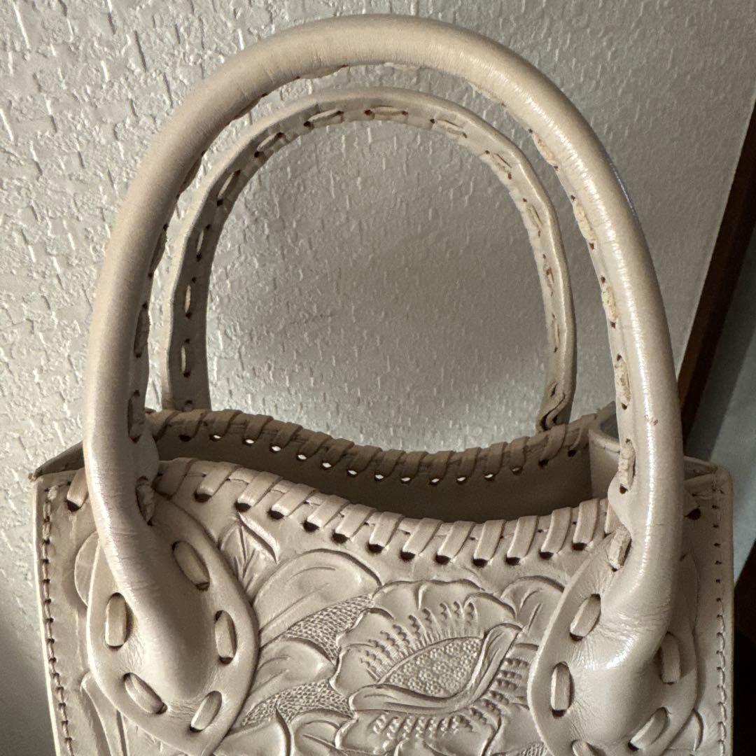 Carving Tribes エンボス花柄ショルダーバッグ