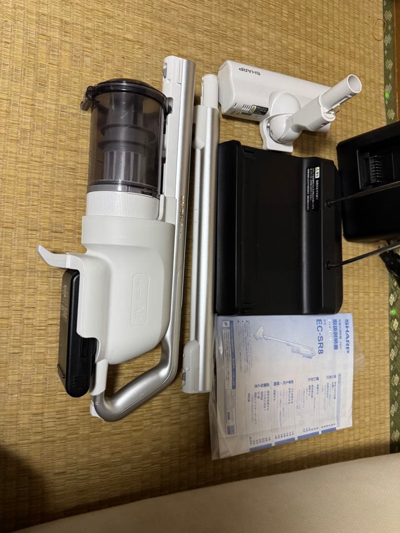 シャープ　コードレススティック　掃除機　RACTIVE Air EC-SR8-W