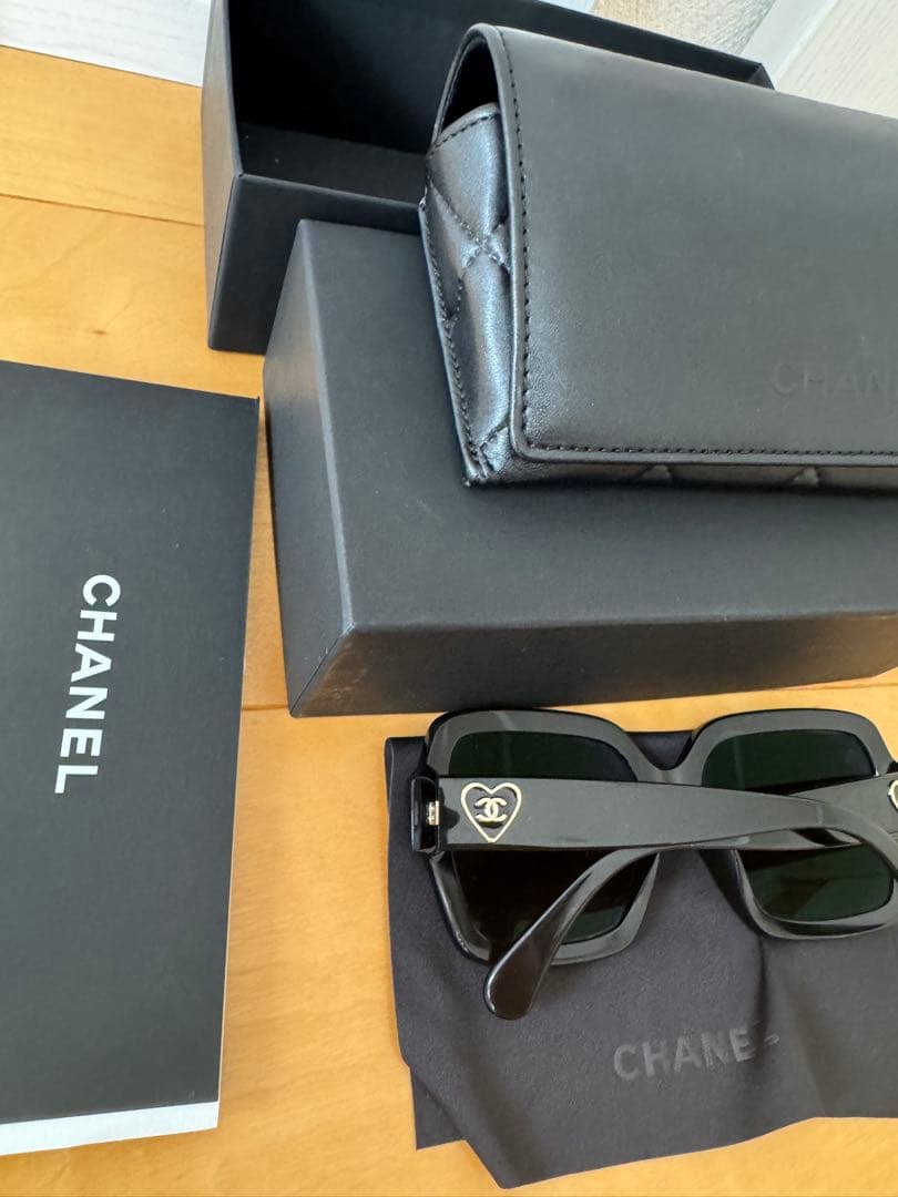 美品CHANEL CH5479/C501S4 シャネルハート ブラックサングラス