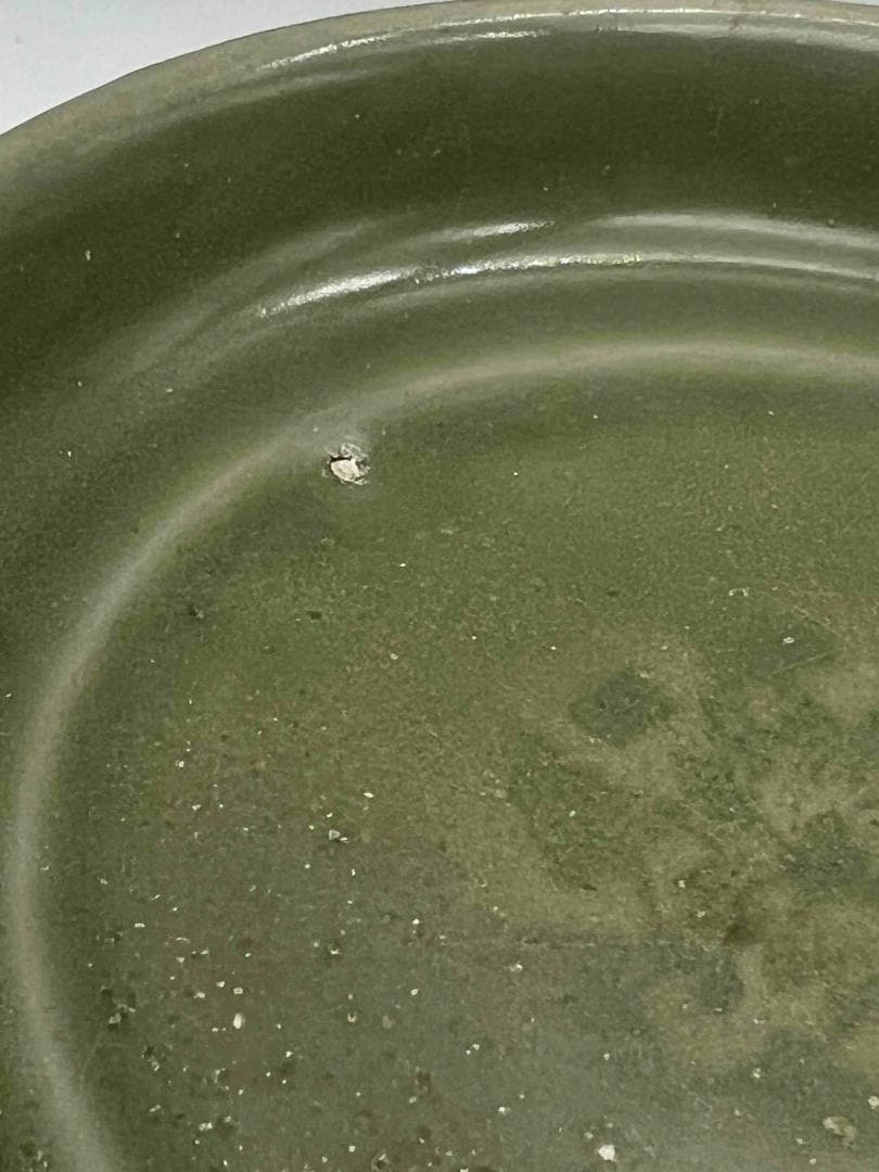 元時代　青磁　龍泉窯刻牡丹花盤　青磁皿　唐物　古賞物　時代物(E-84)