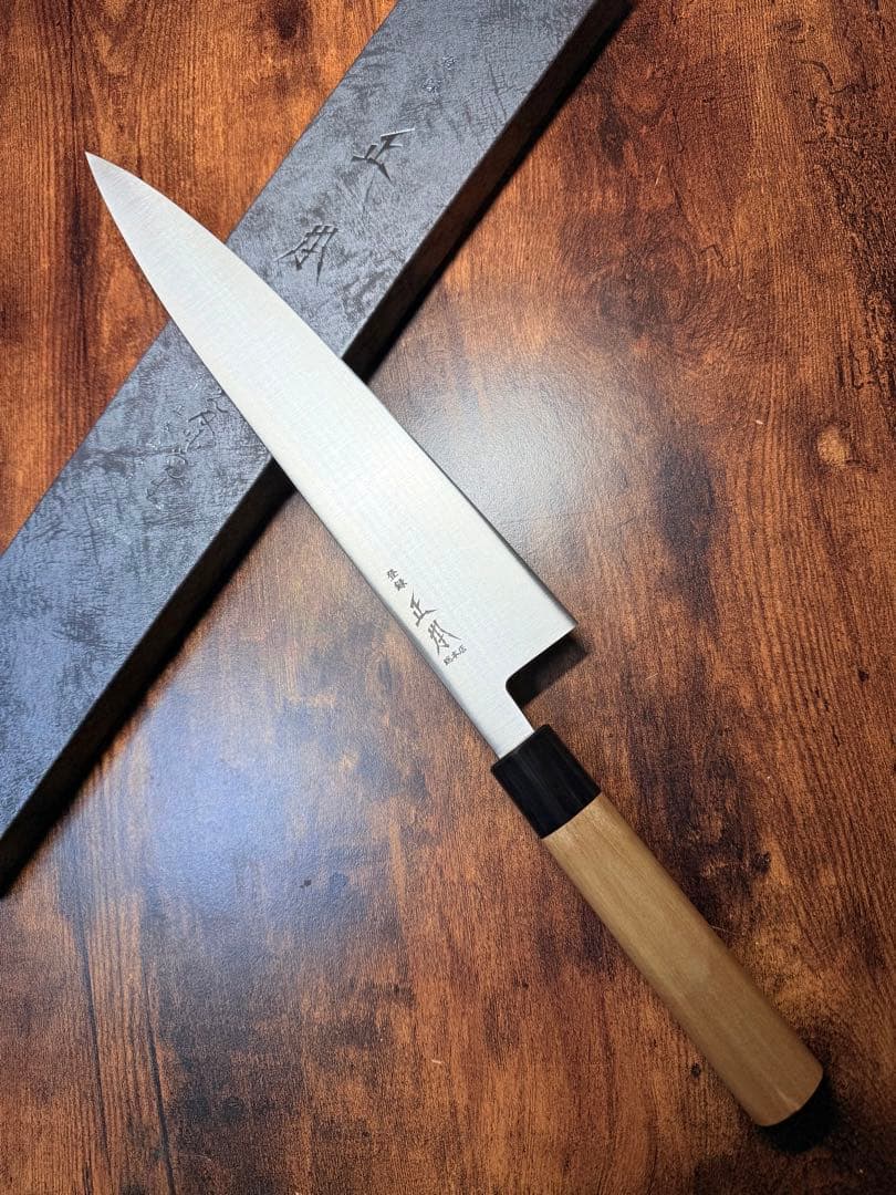 正本総本店　牛刀　包丁　スウェーデン鋼(ステンレス) 9寸　水牛柄