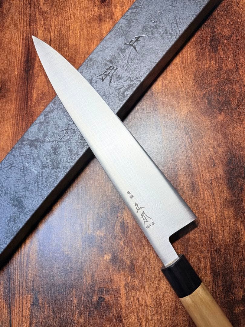 正本総本店　牛刀　包丁　スウェーデン鋼(ステンレス) 9寸　水牛柄