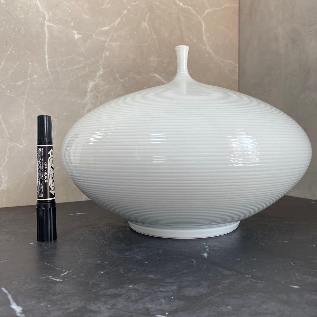 【中尾恭純】　中仙窯　白磁千段　有田焼　白磁線段壺　大　直径30センチ以上