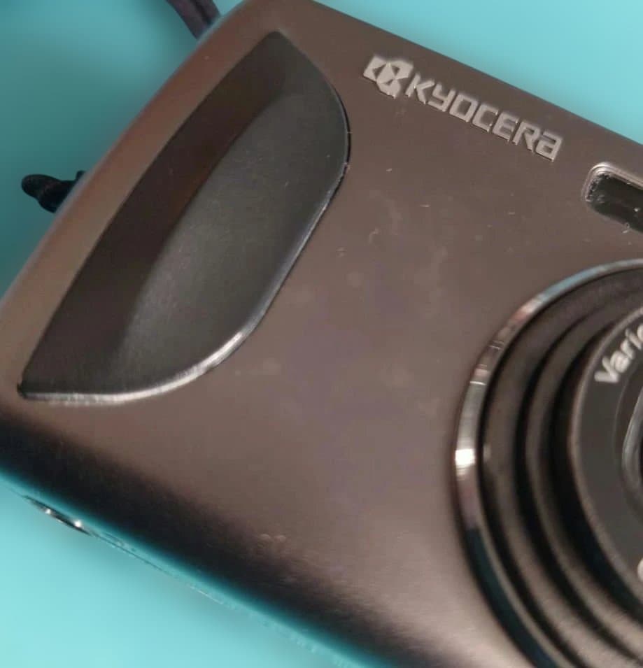 「中古」KYOCERA Tzoom Carl Zeiss フィルムカメラ＋付属品