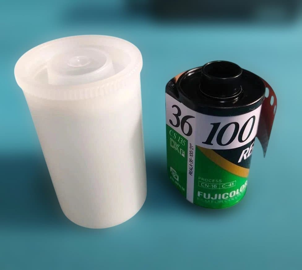 「中古」KYOCERA Tzoom Carl Zeiss フィルムカメラ＋付属品