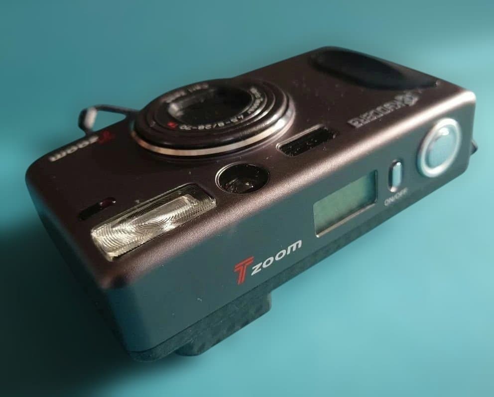 「中古」KYOCERA Tzoom Carl Zeiss フィルムカメラ＋付属品