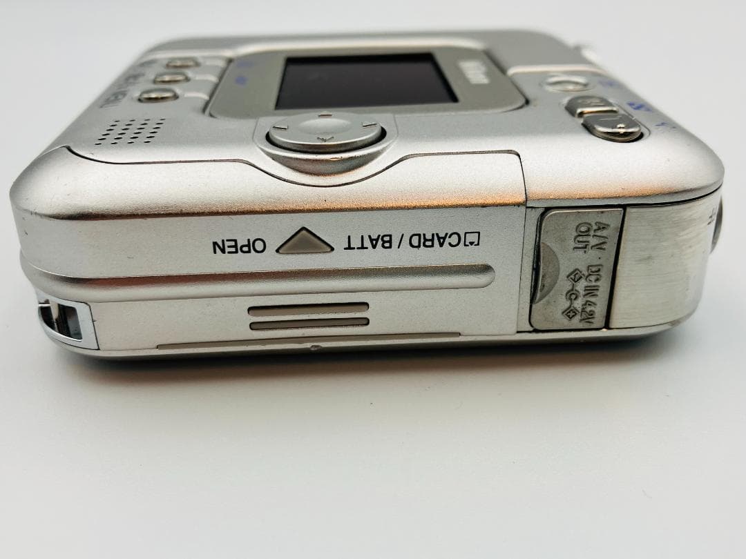 ニコン COOLPIX SQ　シルバー　コンパクトデジタルカメラ