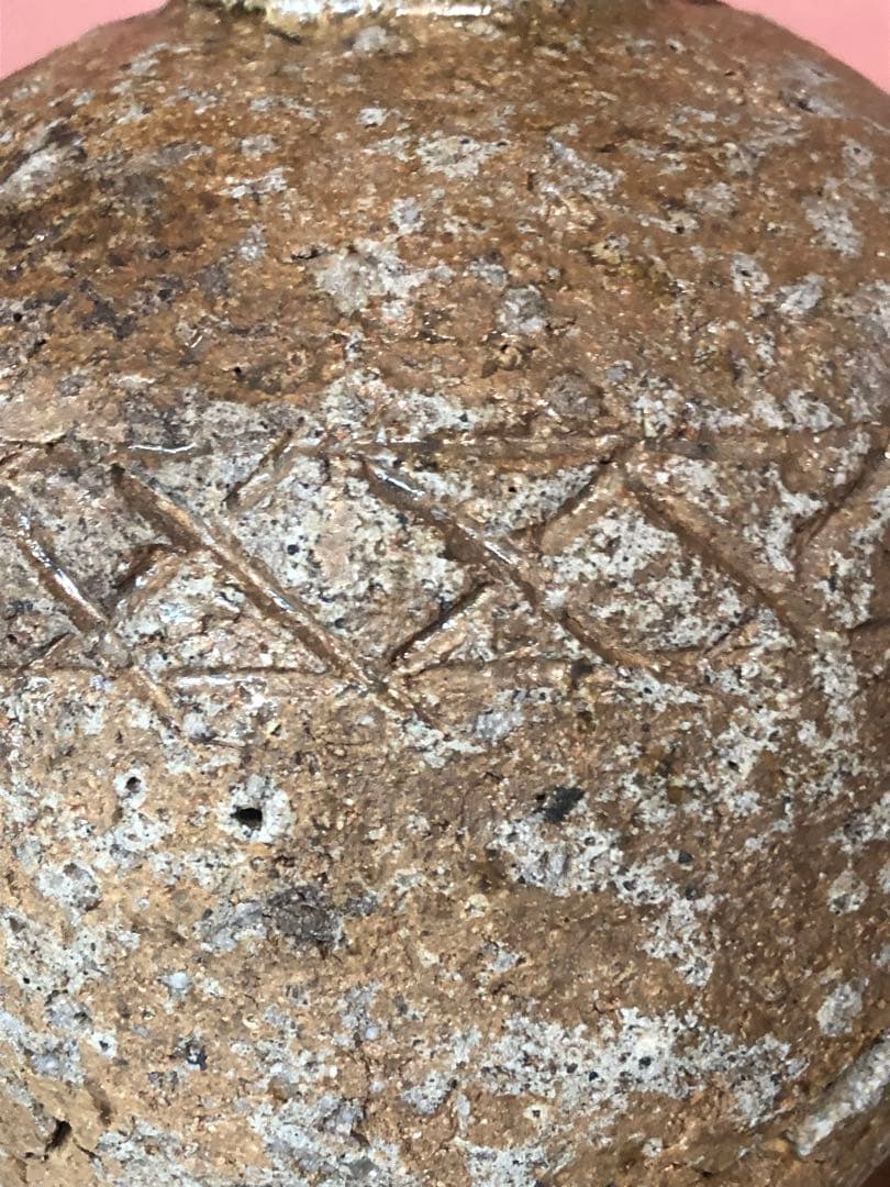 存在感抜群の古信楽桧垣文蹲壷、花生桐箱入