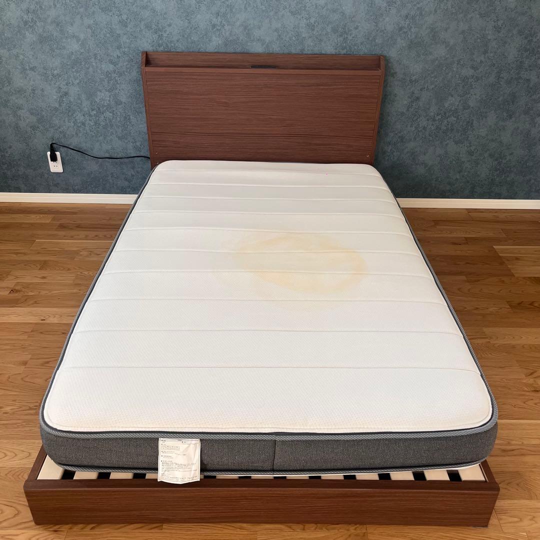 ★期間限定★【引き取り限定】セミダブルベッド（マットレス付）