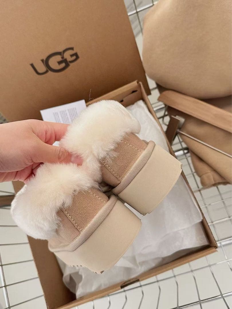 UGGムートンブーツ ベージュ ファー付き