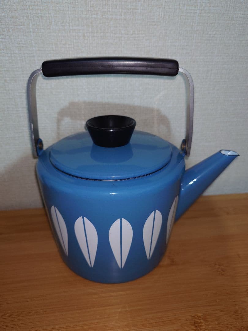 キャサリンホルム 青色のロータス模様のケトル