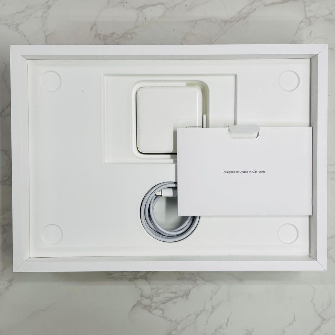 MacBookPro 13インチ 2020 M1 8GB 512GB　7975