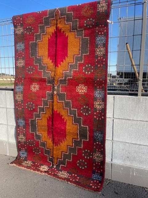 アンティークカフカズデザインのアフガニスタンバルーチラグ 187x103 cm