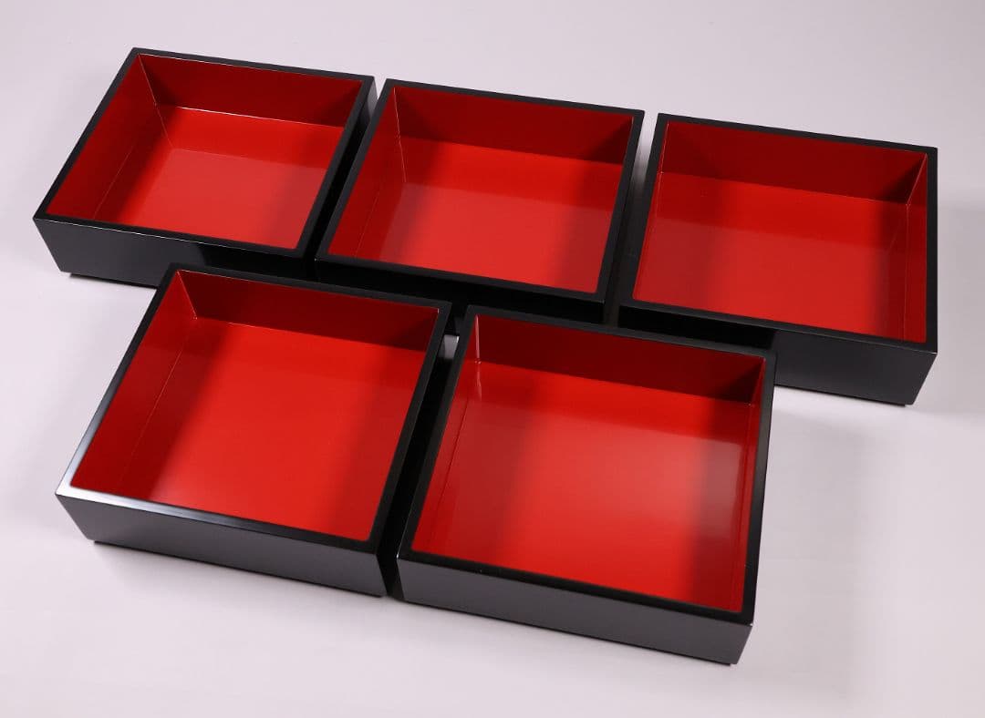 【MB33】輪島塗 宗水堂 木瓜家紋 蓋三枚 五段重 7.5寸重箱 黒内朱 木製