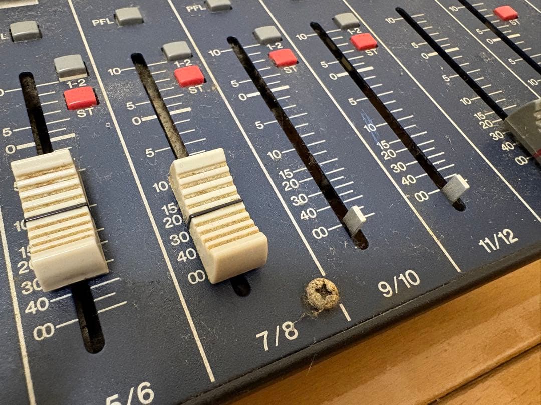 ジャンク品　YAMAHA MG124CX ミキシングコンソール