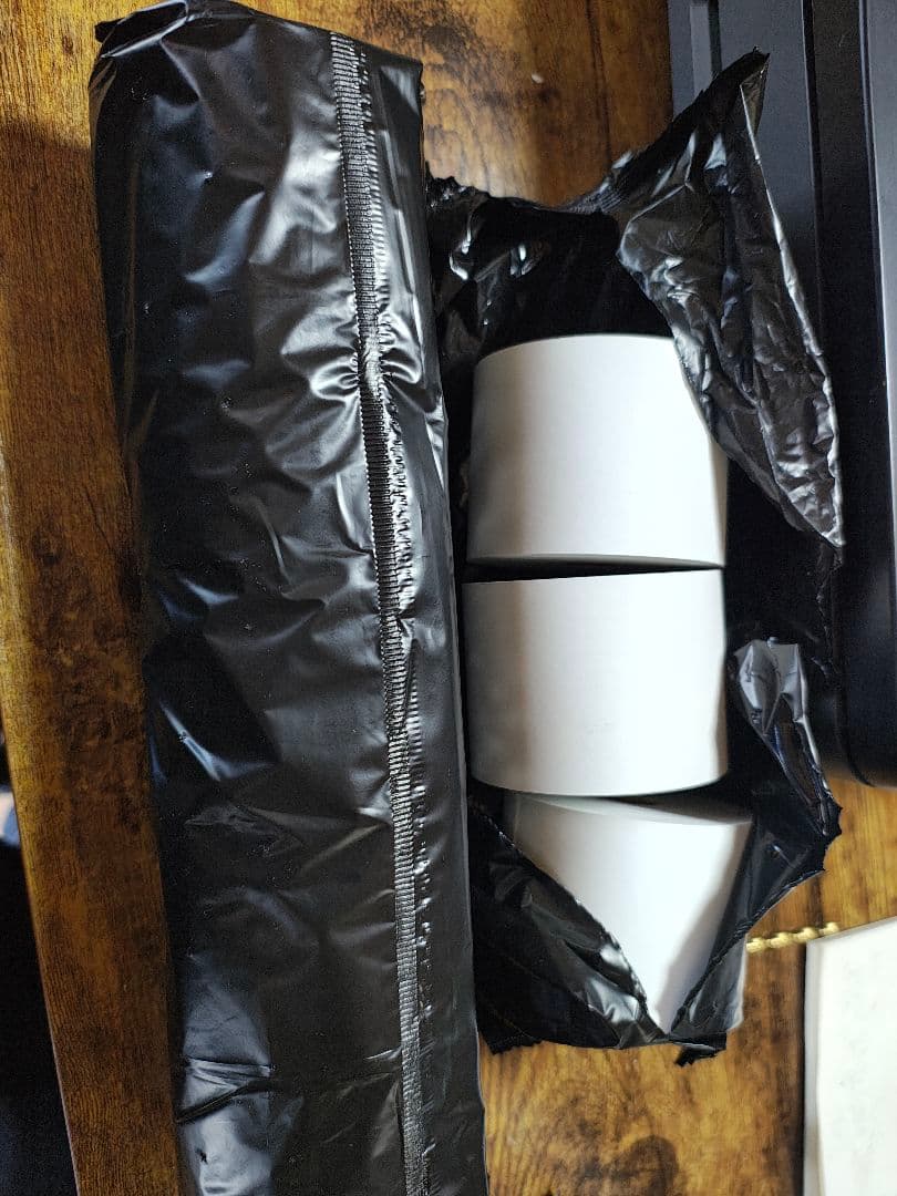 店舗用品 Roshan K.C.