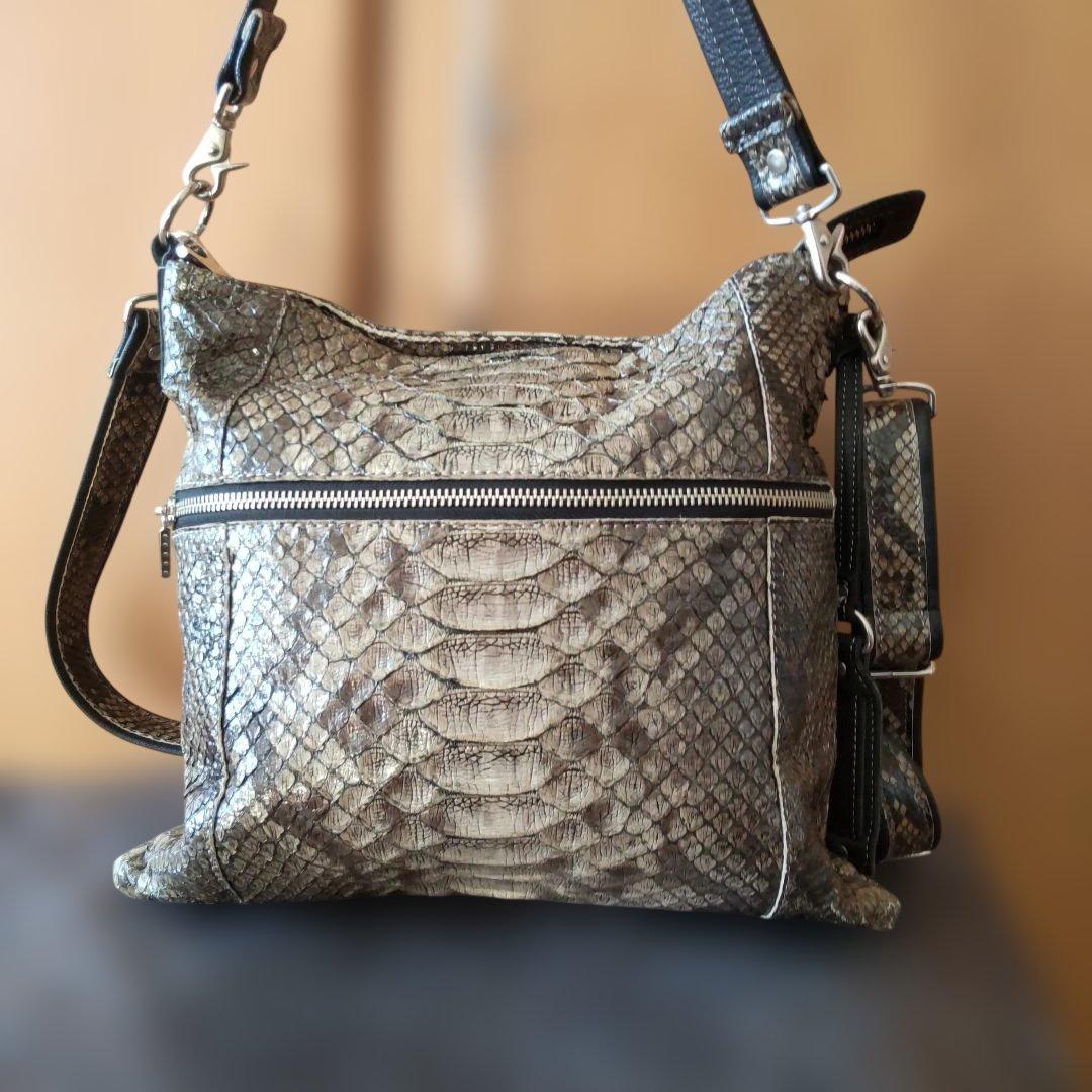 セール♥️高級皮革パイソン斜め掛け２way男女兼用ショルダーバッグ
