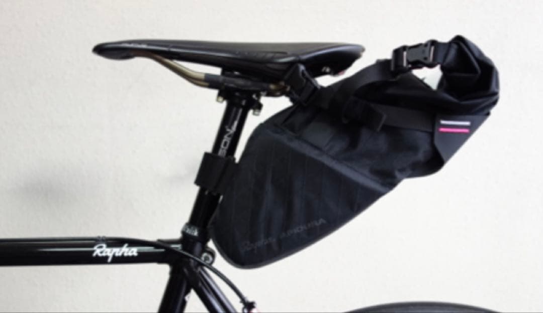 Rapha + Apidura サドルバッグ