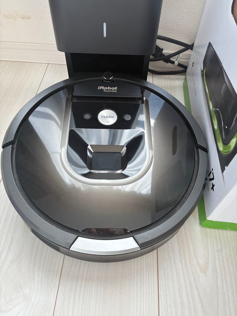 iRobot Roomba i7+ ロボット掃除機本体