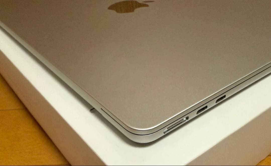 半使用近いMacbook Air M2-16-256-Office付き