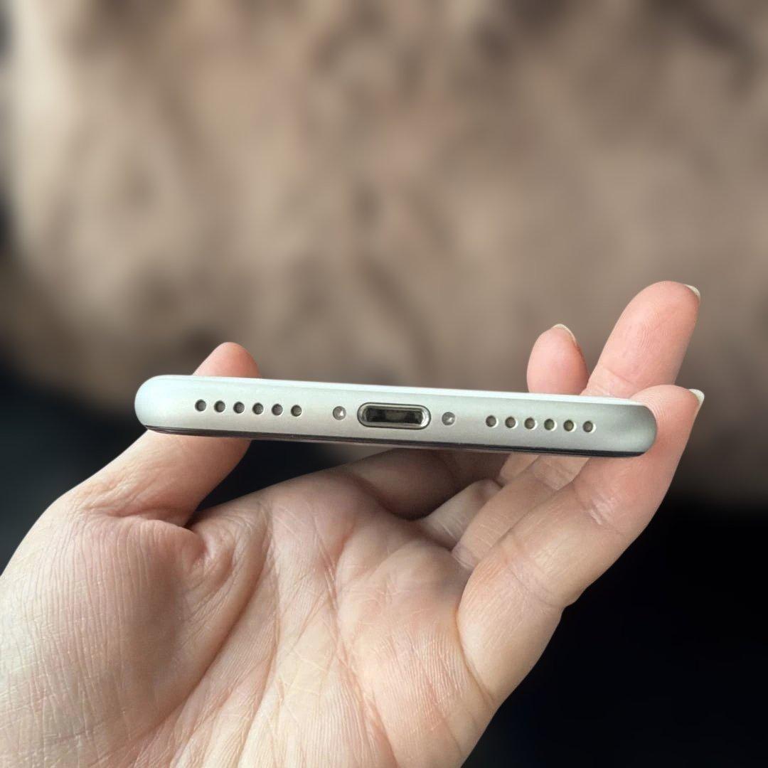 【本日お値下げ】iPhoneSE 第2世代 128GB ホワイト SIMフリー