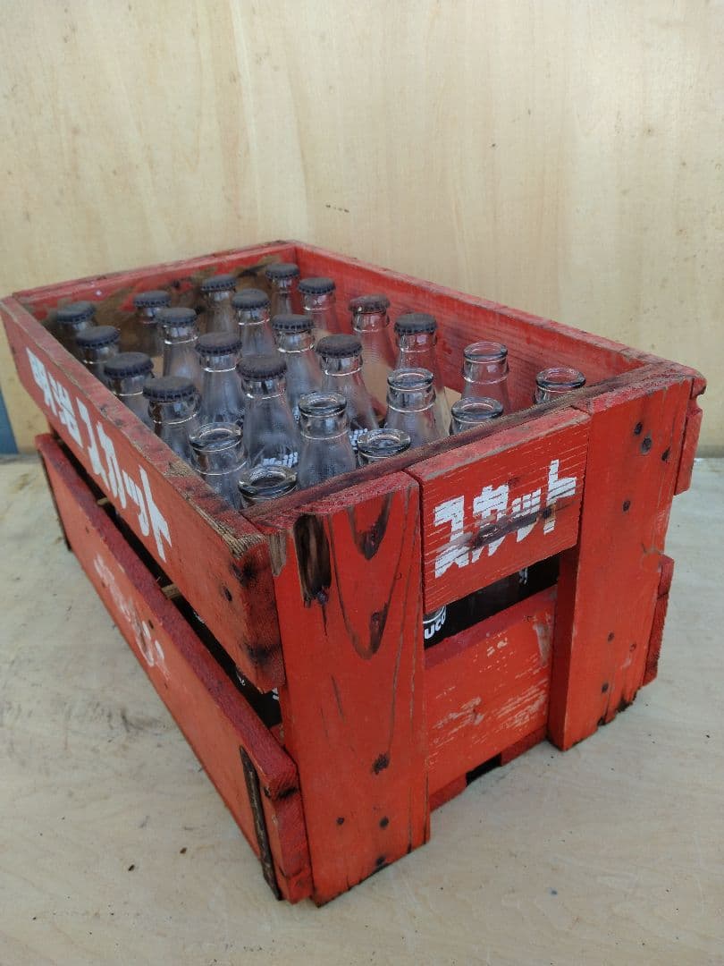 【３７】明治スカット 木箱 瓶付（アンティーク雑貨）