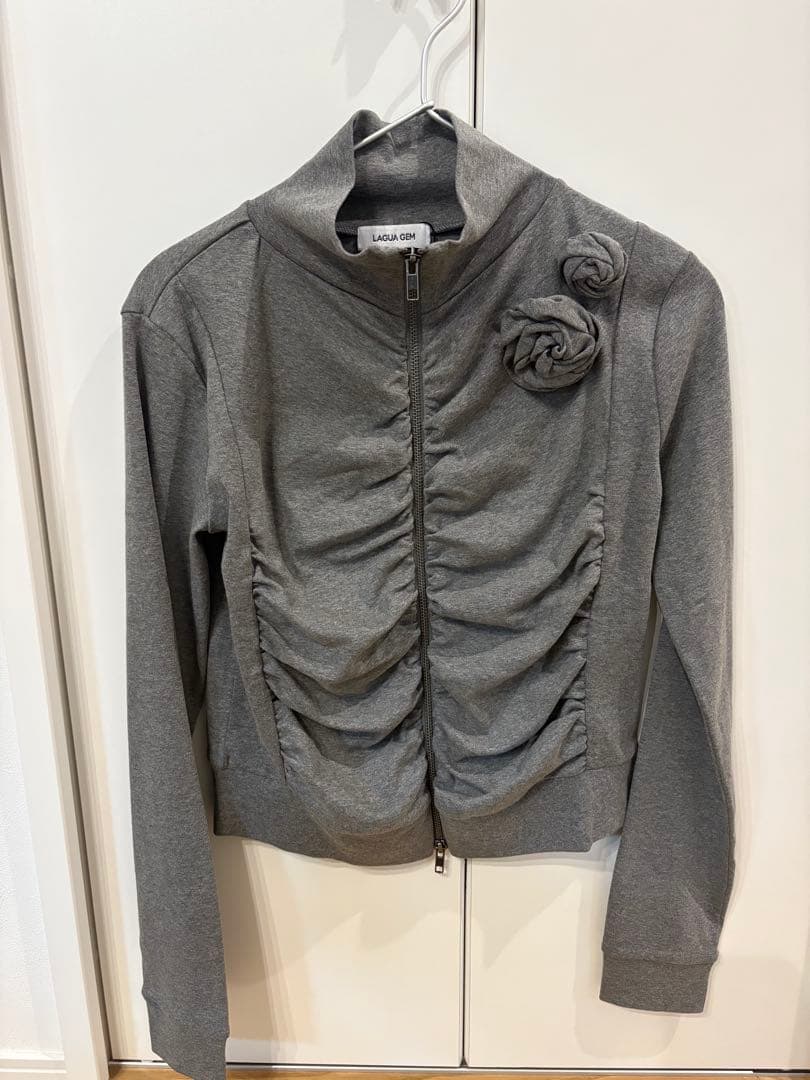 LAGUA GEM FRONT ZIP GATHER トップス