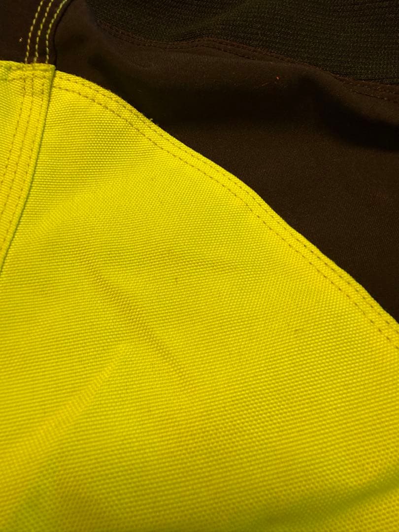 ③トロイリーデザイン　ショートパンツ　イエロー