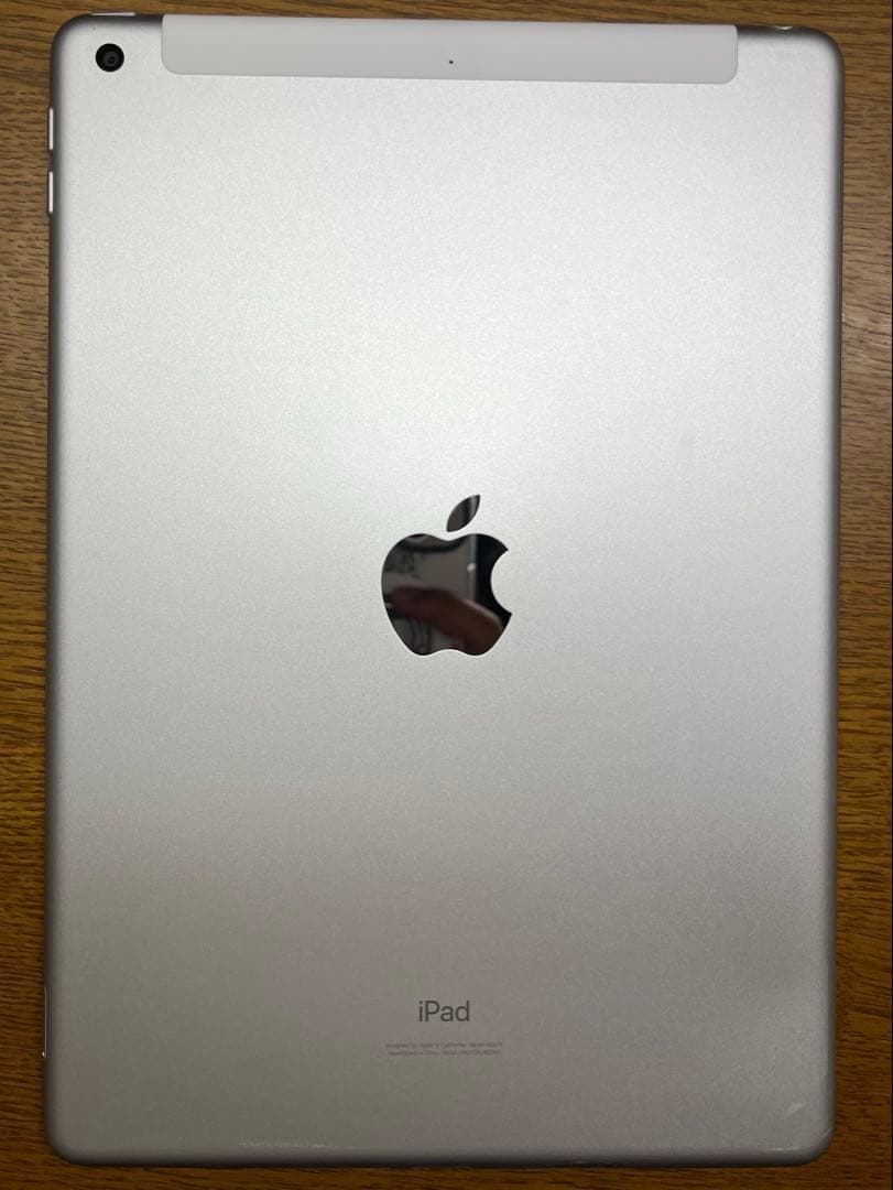 Apple iPad 第８世代 シルバー 32GB wifi+cellular