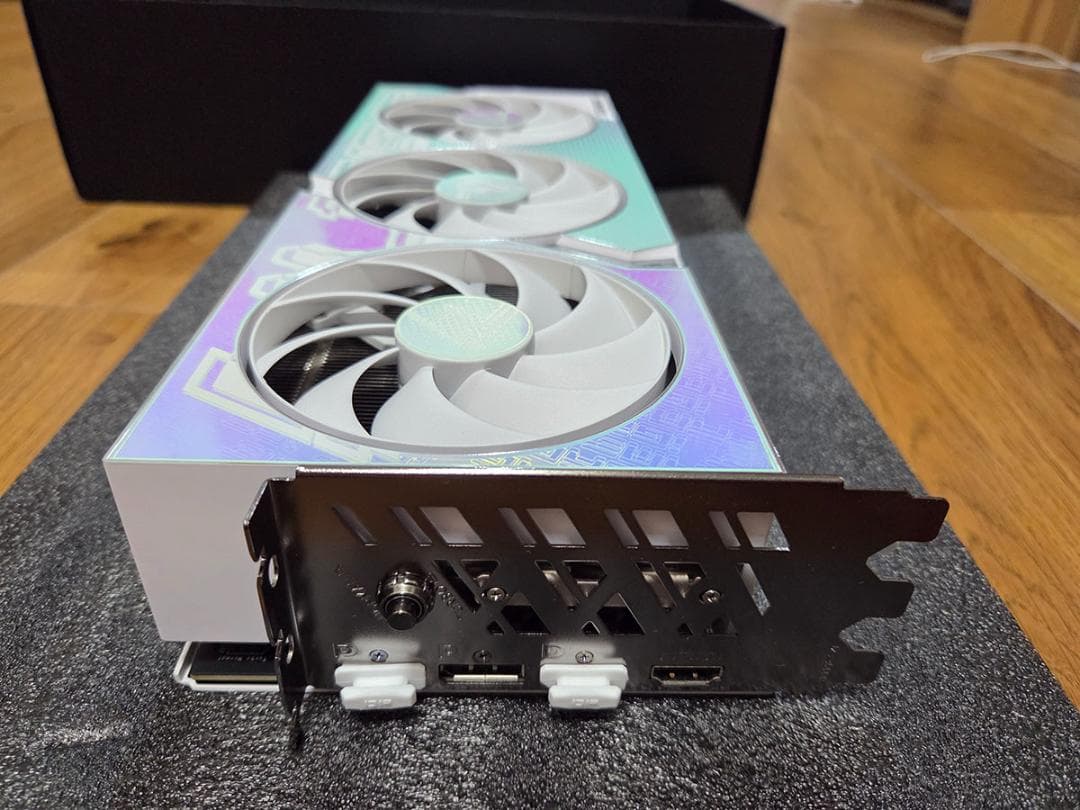 グラフィックボード・グラボ・ビデオカード Colorful RTX 4080 16GB Ultra W OC