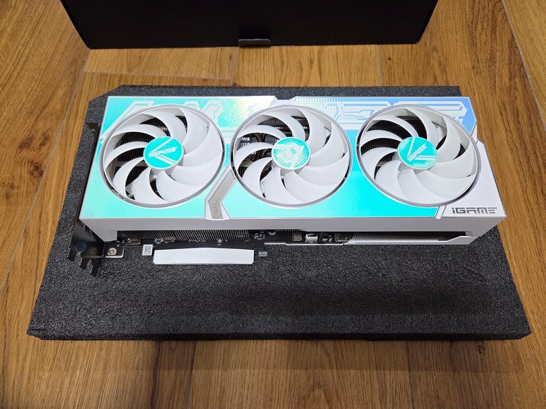 グラフィックボード・グラボ・ビデオカード Colorful RTX 4080 16GB Ultra W OC