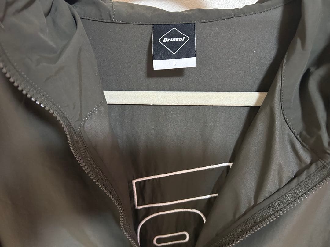 FCRB 24aw NYLON HOODED JACKET L カーキ