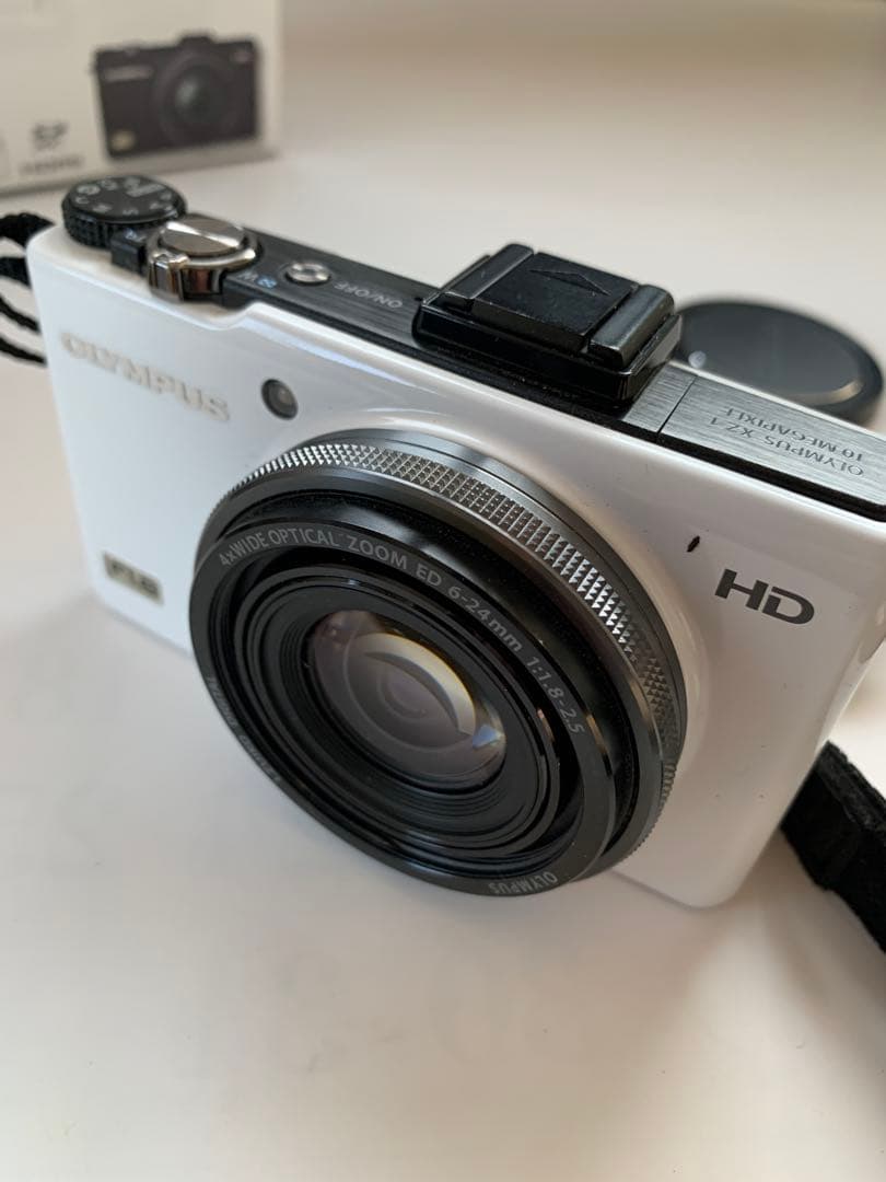 訳アリ　OLYMPUS XZ-1 ホワイト 箱・付属品