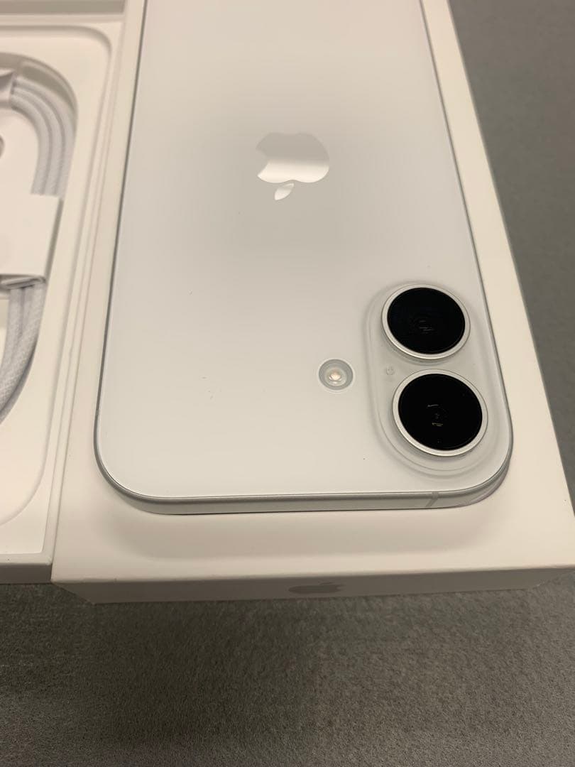 超美品　国内版　simフリー　iPhone16 256GB ホワイト色