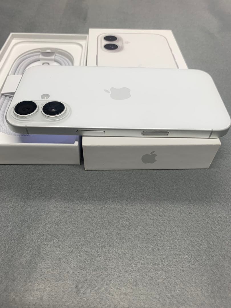 超美品　国内版　simフリー　iPhone16 256GB ホワイト色