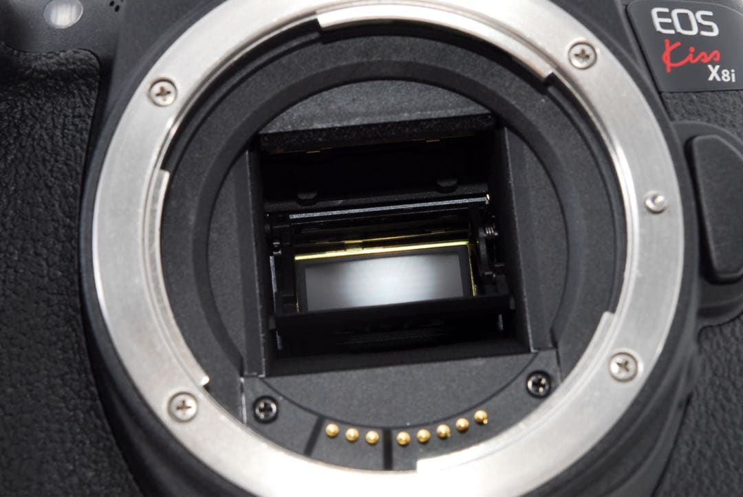 一眼レフカメラcanon kiss x8i 標準&望遠&単焦点レンズセット