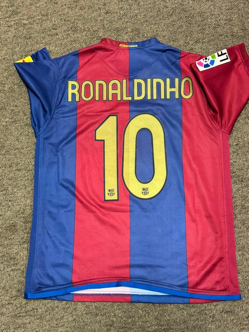 FC Barcelona Ronaldinho 10 シャツ Mサイズ　レプリカ