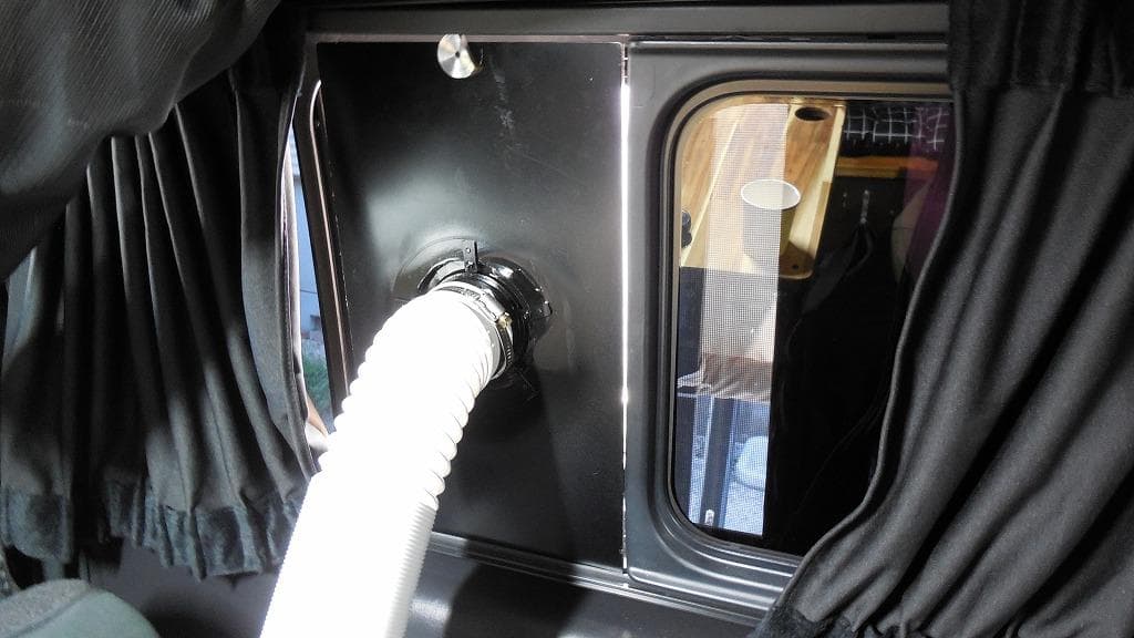 アイリスクーラー ICP-0301G排気ダクト付ハイエース２００系4型以降小窓用