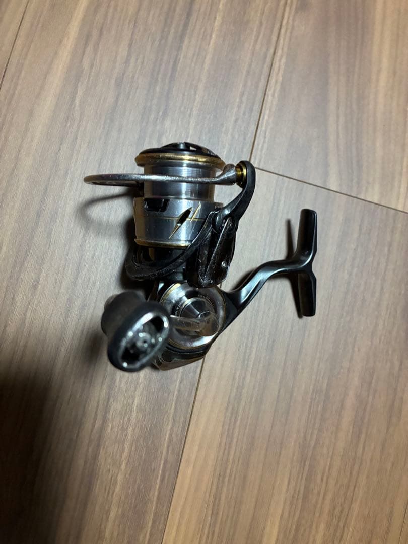 LUVIAS 2500 スピニングリール