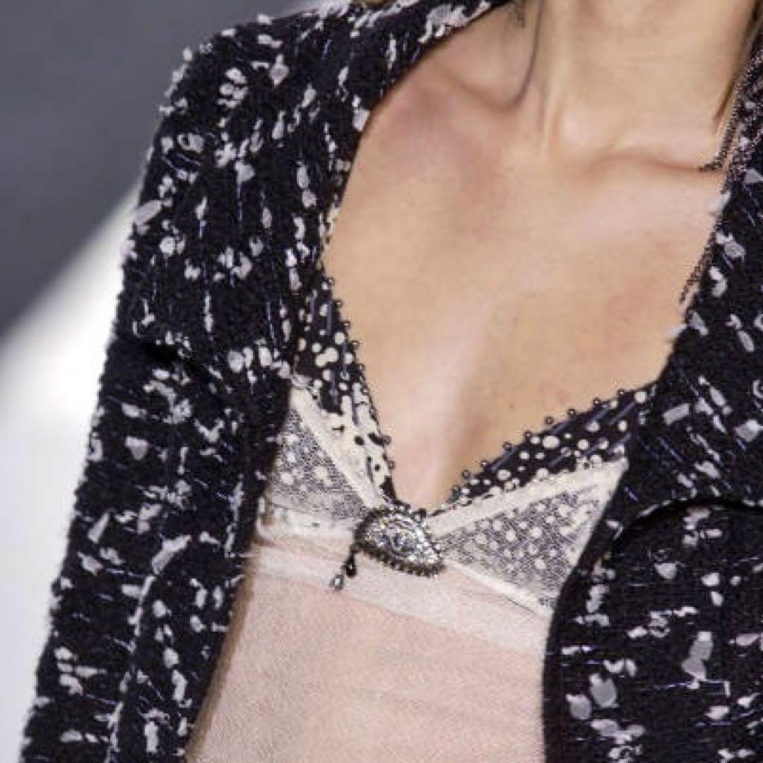 希少 レア CHANEL 02AW 涙 瞳 ブローチ