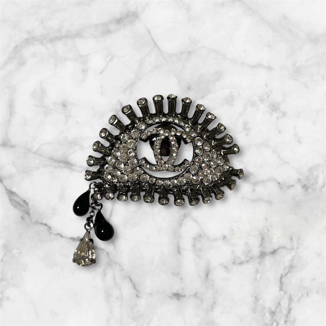 希少 レア CHANEL 02AW 涙 瞳 ブローチ