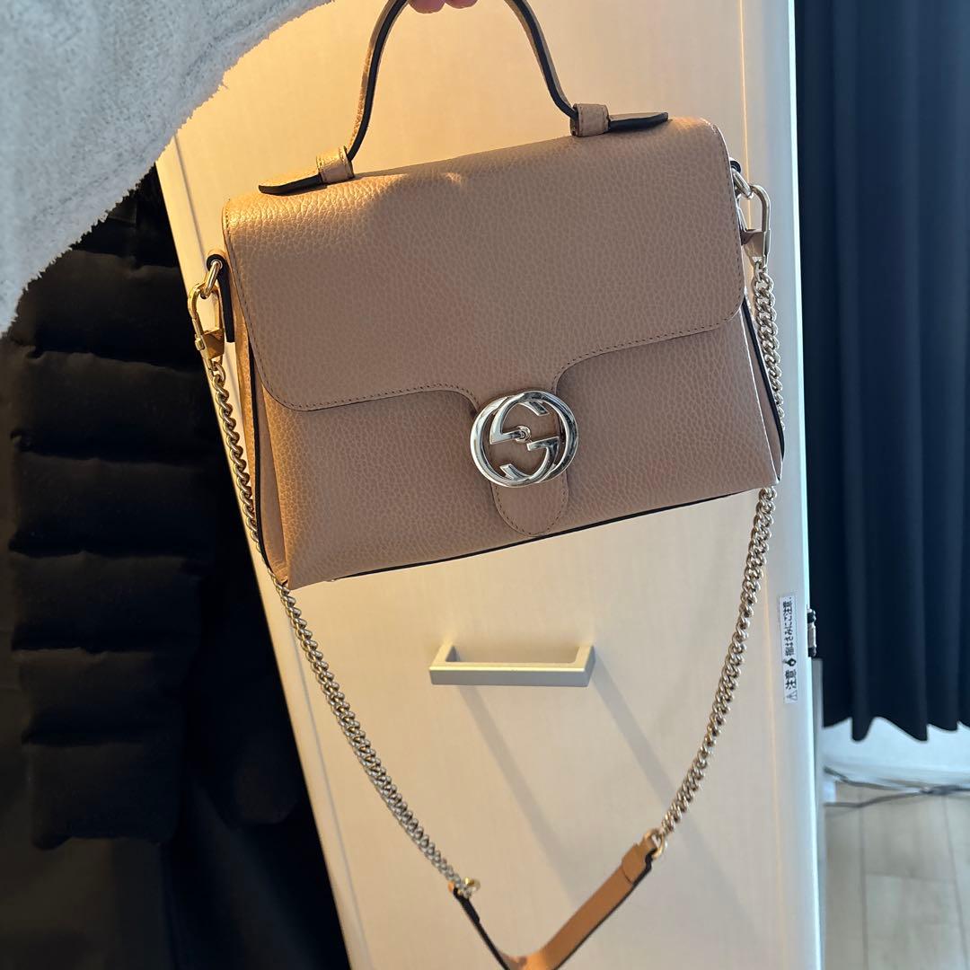 GUCCI ショルダーバッグ ロゴ付き